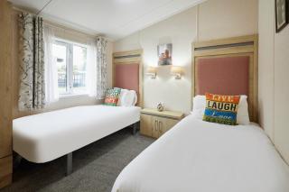 Primrose Lodge with Hot Tub - 4