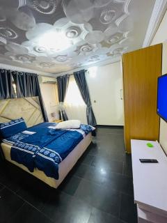 Cozy 4-Bedroom Home in Ibadan - 9