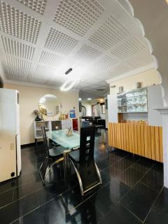 Cozy 4-Bedroom Home in Ibadan - 8