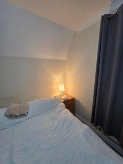 Cozy Guest Room in Colchester - Perfect for Travelers - 9