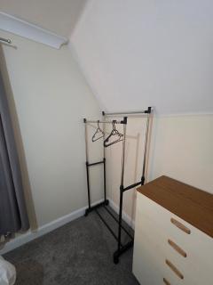 Cozy Guest Room in Colchester - Perfect for Travelers - 8