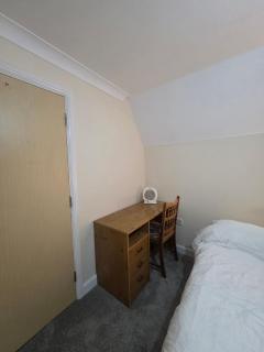 Cozy Guest Room in Colchester - Perfect for Travelers - 7