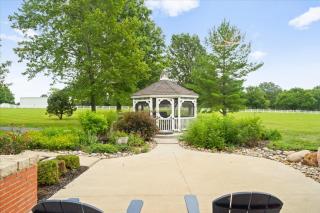 2BR Guesthouse Near Lakes with BBQ & Hot Tub - 5