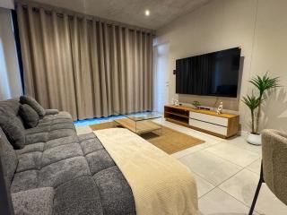 Secure and modern private flat Houghton Estate - 8