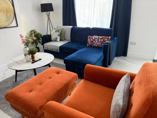 Nov Price Drop Stylish Mill Hill Home and Parking - 0