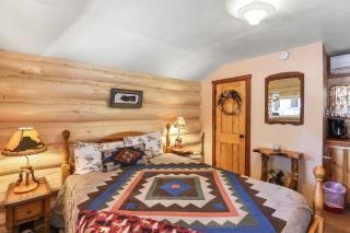 Rogers Cabin Historic Log Cabin in the Woods Near Grand Canyon Flagstaff - 4