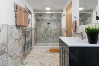 Luxury Lower-Level One Bed Apt - Headingley - 8