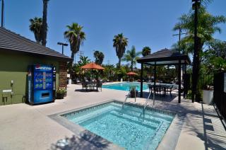 Best Western Plus Pavilions - Anaheim - 4