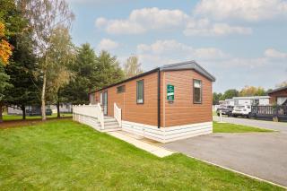 Stone Beck Lodge with Hot Tub - 7
