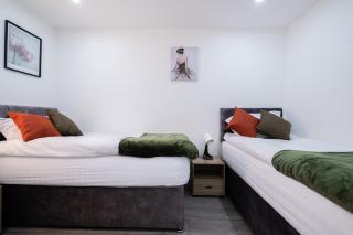 4 bedroom bungalow in Kettering - Garden - Parking - WiFi - 9