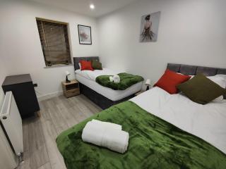 4 bedroom bungalow in Kettering - Garden - Parking - WiFi - 9