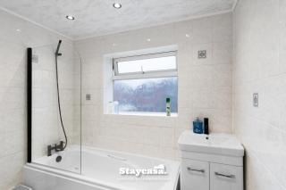 Spacious 4-bed Home Near Didsbury - 1