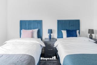 Spacious 4-bed Home Near Didsbury - 1