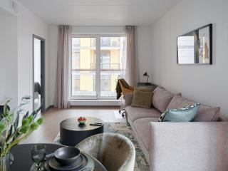 Kotzebue Stay - Sleek & Moody, Dark Green & Black - Tallinn - 1