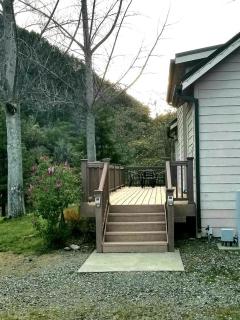 Family-Size Cottage with Trinity River Views in California - 9