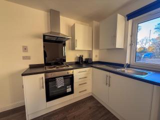 3 Bed Sleeps 6 Free Parking Ground Floor Apartment - 8