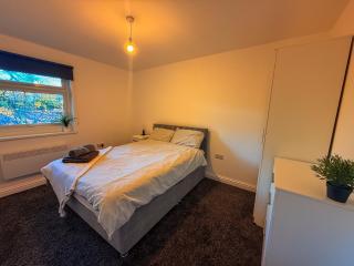 3 Bed Sleeps 6 Free Parking Ground Floor Apartment - 5