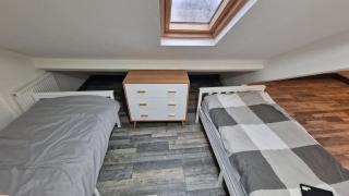 Bed and Blue by the Beach - Swansea - 1