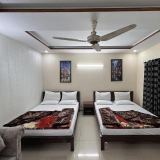 The Mall Luxury Guest House - 1