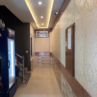 The Mall Luxury Guest House - 8