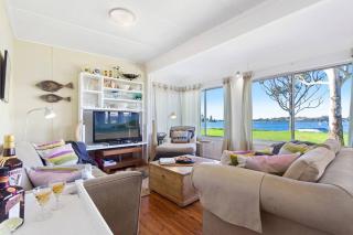 Noddys Charming Waterfront Cottage - 9