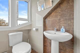 Charming Village Escape 3-Bed near Loch Lomond - 4