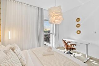 Luxury Waters Edge Residence Apartment - 8