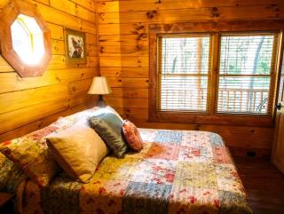 Log Cabin Rental with a Porch near Shenandoah National Park, Virginia - Grove Hill - 6