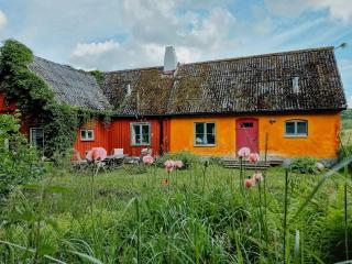 Historic Farmhouse By Torup Meadows Nature Reserve - 9