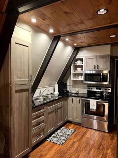 Fantastic A-Frame Cabin for a Couples' Getaway near Robesonia, Pennsylvania - 9