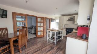 Sydenham Serenity: Bright Home with Conservatory - 6