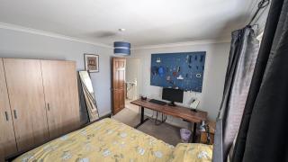 Sydenham Serenity: Bright Home with Conservatory - 5