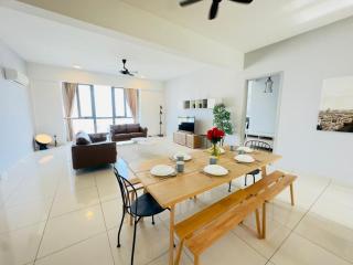 Sea View 3BR Family Suite with Bathtub & Sauna, Jazz Penang - 9