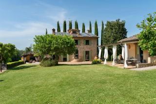Villa With Pool In The Heart Of Tuscany - 0