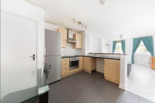 Modern London Apartment Minutes from the O2 - 4