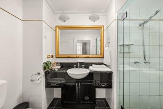 Studio Stay in Brisbane CBD Hotel Building - 3