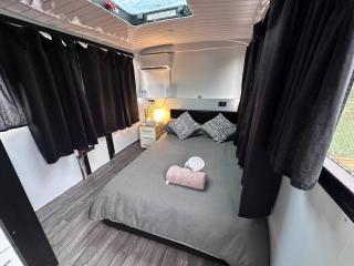 Coach conversion with private hot tub - 7