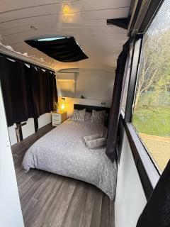 Coach conversion with private hot tub - 6