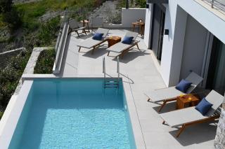 Rozites Luxury Beachfront Villa, By Hellocrete - 3