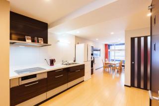 Starlight 702 - 3-Bedroom Family Suite - 2-Min Walk to Kuromon Market - Near Dotonbori & Glico Sign - 7