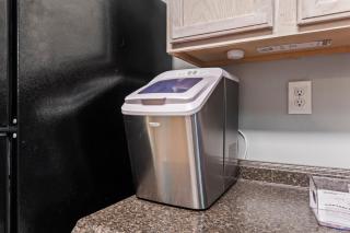 Spectacular Beach House! Arcade Games & Hot Tub! Sleeps 12! - 5