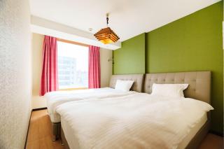Starlight 702 - 3-Bedroom Family Suite - 2-Min Walk to Kuromon Market - Near Dotonbori & Glico Sign - 6