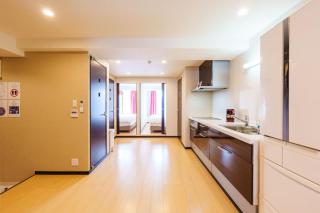 Starlight 702 - 3-Bedroom Family Suite - 2-Min Walk to Kuromon Market - Near Dotonbori & Glico Sign - 9