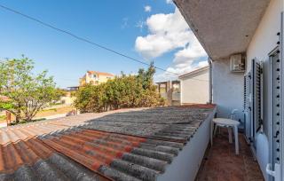 1 Bedroom Amazing Apartment In Povljana - 2