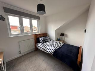 The Larks Spacious 3BR Essex - Vange - 8