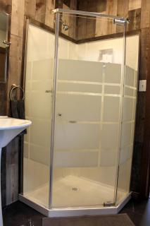 Modern and Picturesque Lake-Side Cabin Located by Mount Rushmore in Rapid City - 7