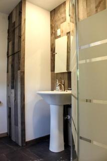 Modern and Picturesque Lake-Side Cabin Located by Mount Rushmore in Rapid City - 6