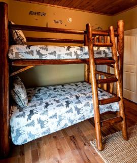 Lake Cabin Fully Equipped Ideal for Big Families in Topton, North Carolina - 4