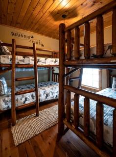 Lake Cabin Fully Equipped Ideal for Big Families in Topton, North Carolina - 3