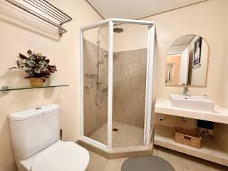 Elegant 2BR with Lagoon View - 2